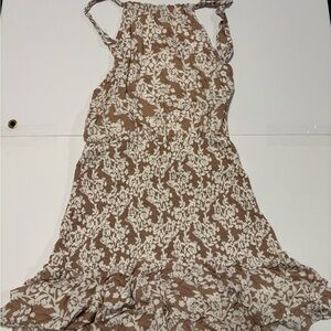 Chic Backless Floral Dress in Brown and White